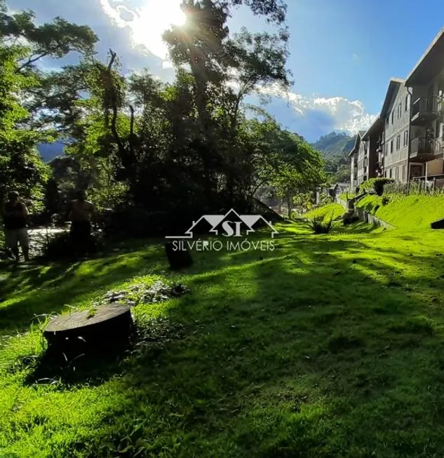 Foto 1 de Apartamento com 4 Quartos à venda, 100m² em Samambaia, Petrópolis