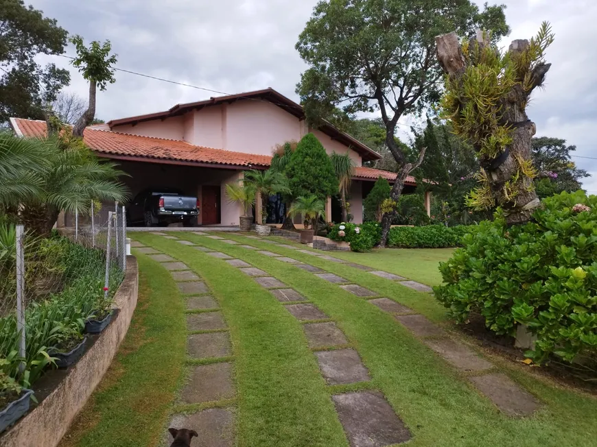 Foto 1 de Fazenda/Sítio com 5 Quartos à venda, 350m² em Centro, Cássia dos Coqueiros