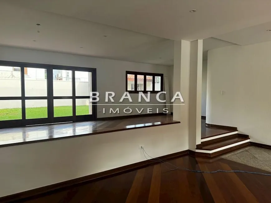 Foto 1 de Casa com 4 Quartos para venda ou aluguel, 340m² em Morada dos Pinheiros Aldeia da Serra , Santana de Parnaíba