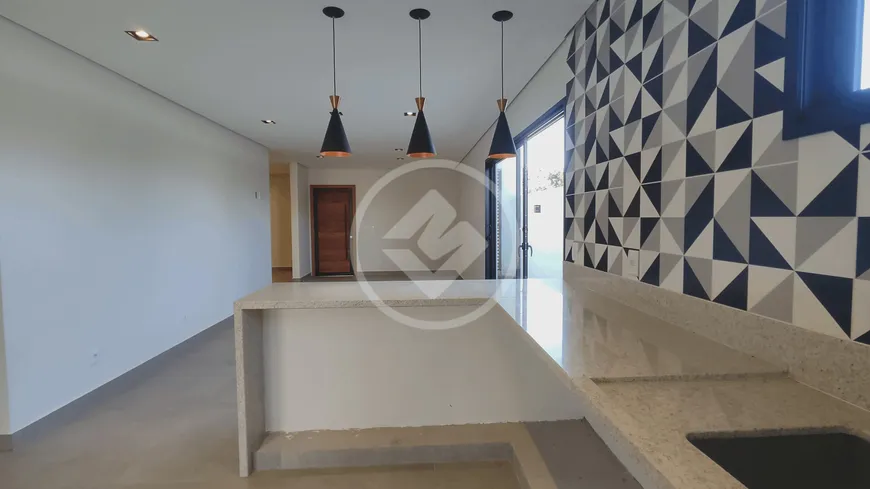 Foto 1 de Casa de Condomínio com 3 Quartos à venda, 190m² em Romildo Prado, Louveira