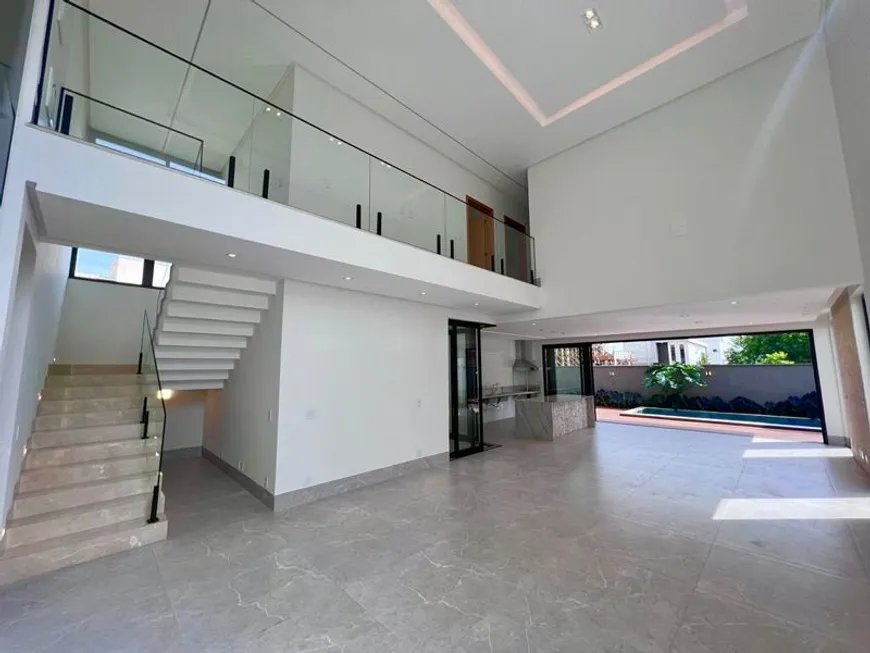 Foto 1 de Casa de Condomínio com 4 Quartos à venda, 295m² em Fazenda Vau das Pombas, Goiânia