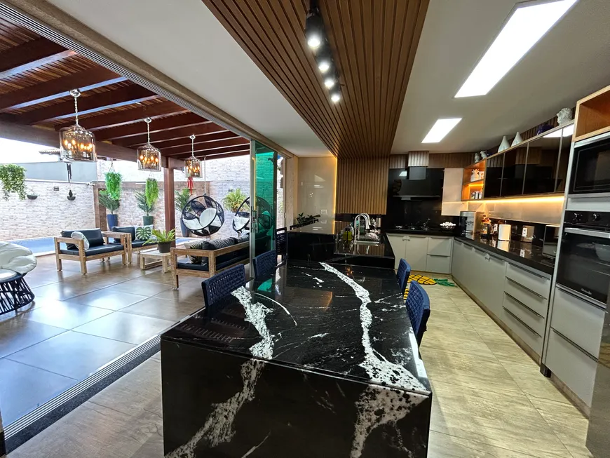 Foto 1 de Casa de Condomínio com 4 Quartos à venda, 450m² em Residencial Granville, Goiânia