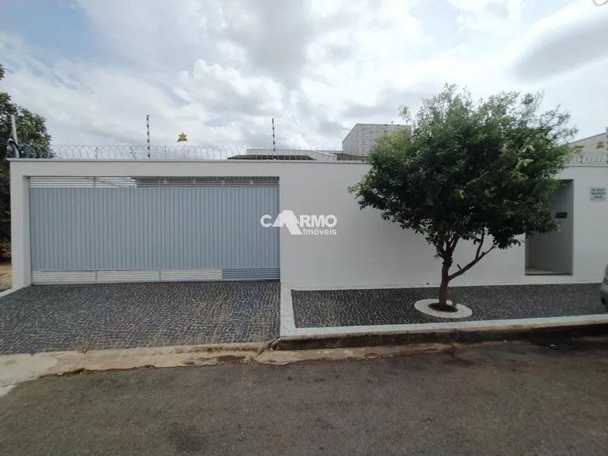 Foto 1 de Casa com 3 Quartos à venda, 212m² em Plano Diretor Sul, Palmas