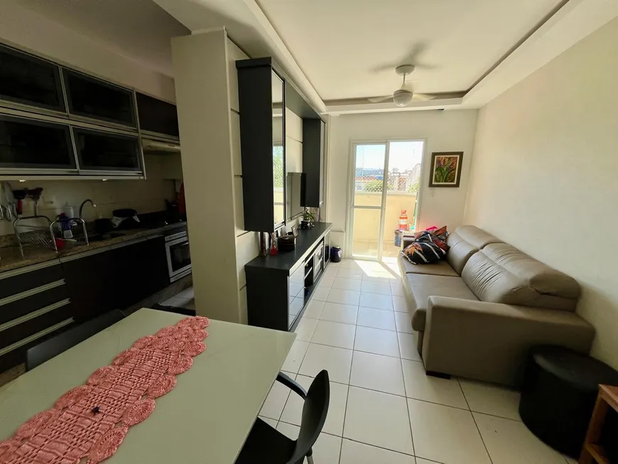 Foto 1 de Apartamento com 2 Quartos à venda, 63m² em Barreiros, São José