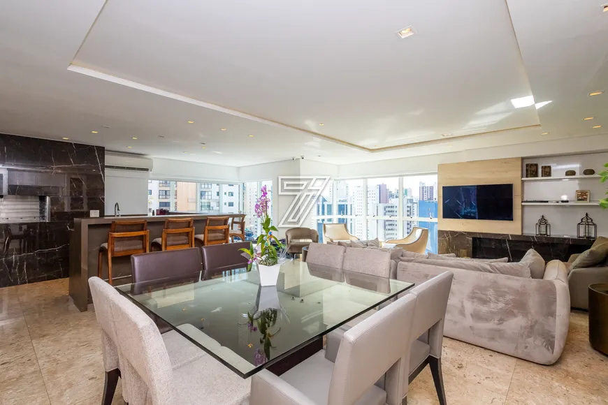 Foto 1 de Apartamento com 3 Quartos à venda, 221m² em Água Verde, Curitiba