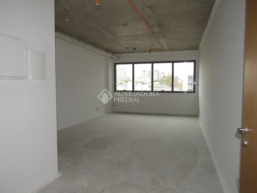 Foto 1 de Sala Comercial para alugar, 39m² em Passo da Areia, Porto Alegre