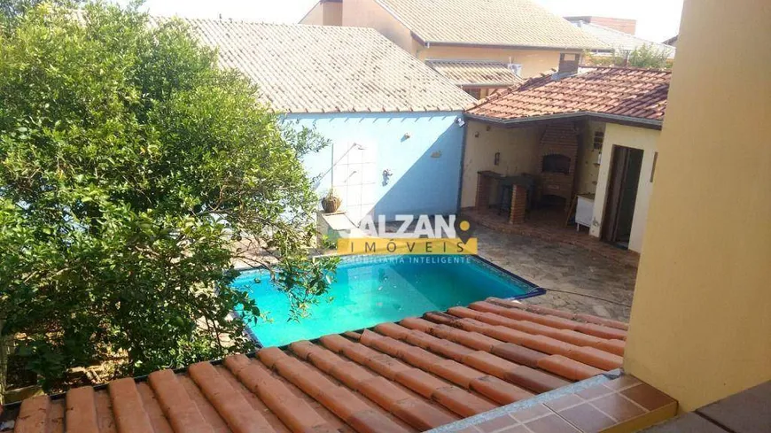 Foto 1 de Sobrado com 3 Quartos para venda ou aluguel, 250m² em Campos Elíseos, Taubaté