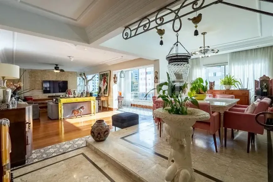 Foto 1 de Apartamento com 3 Quartos à venda, 208m² em Indianópolis, São Paulo