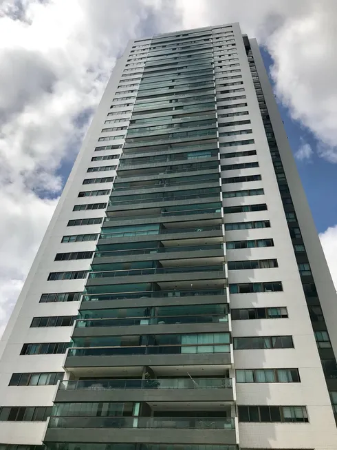 Foto 1 de Apartamento com 3 Quartos à venda, 200m² em Jaqueira, Recife