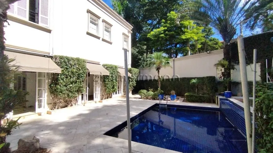 Foto 1 de Casa com 5 Quartos à venda, 584m² em Vila Madalena, São Paulo