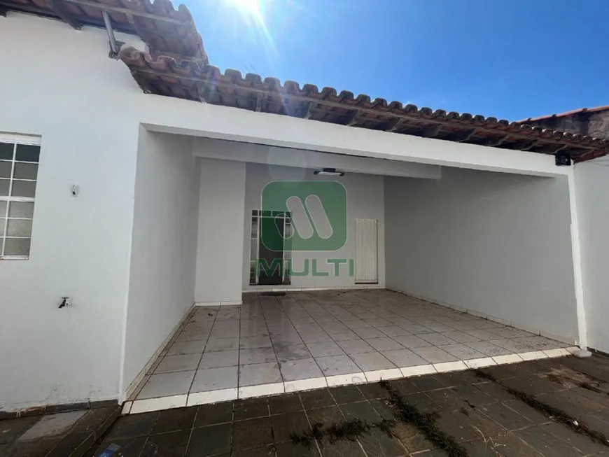 Foto 1 de Casa com 3 Quartos para alugar, 200m² em Santa Luzia, Uberlândia
