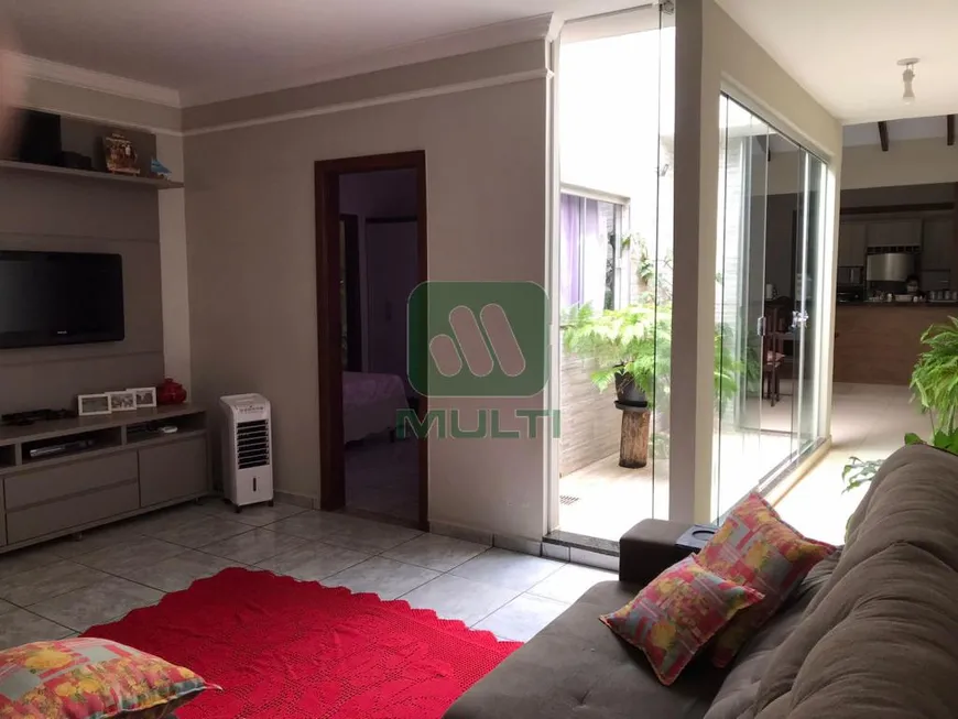 Foto 1 de Casa com 4 Quartos à venda, 220m² em Morumbi, Uberlândia