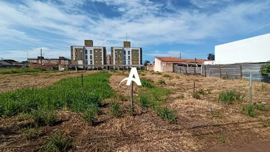 Foto 1 de Lote/Terreno à venda, 500m² em Jardim Holanda, Uberlândia