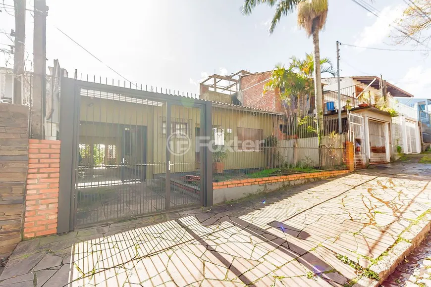 Foto 1 de Casa com 2 Quartos à venda, 166m² em Jardim Itú Sabará, Porto Alegre