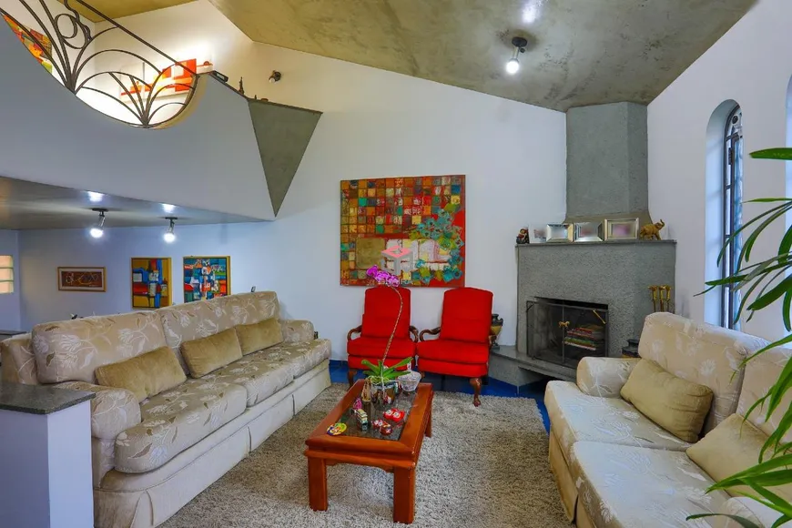 Foto 1 de Sobrado com 4 Quartos à venda, 400m² em Vila Bastos, Santo André