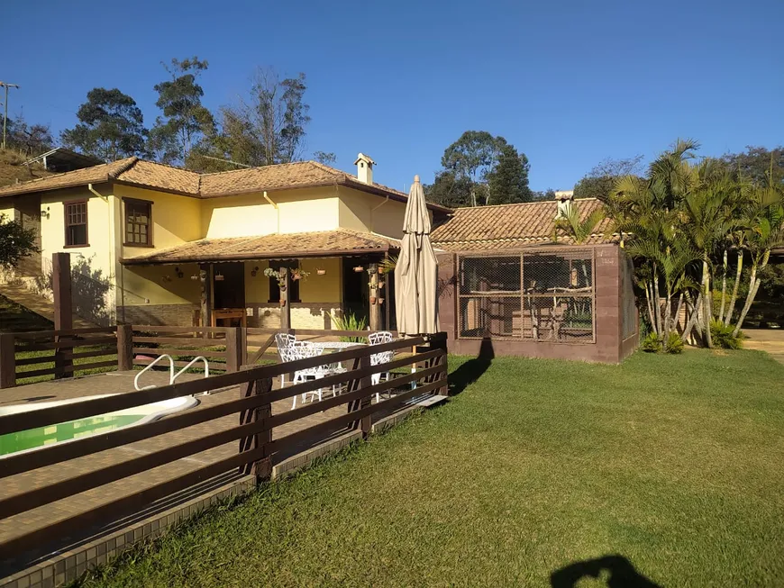 Foto 1 de Fazenda/Sítio com 5 Quartos à venda, 2000m² em Zona Rural, Entre Rios de Minas