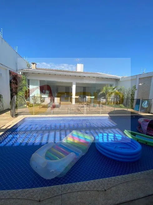 Foto 1 de Casa com 4 Quartos à venda, 318m² em Morada da Colina, Uberlândia