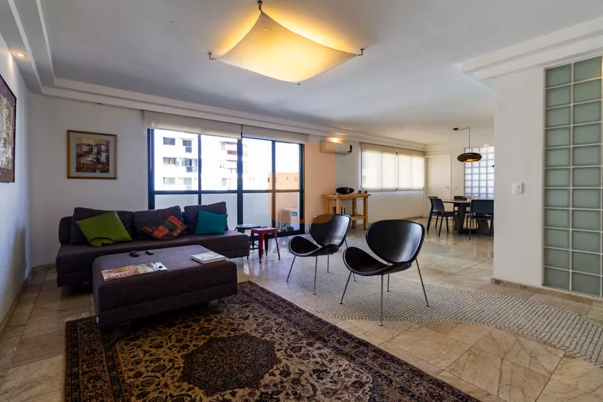 Foto 1 de Apartamento com 3 Quartos à venda, 210m² em Higienópolis, São Paulo