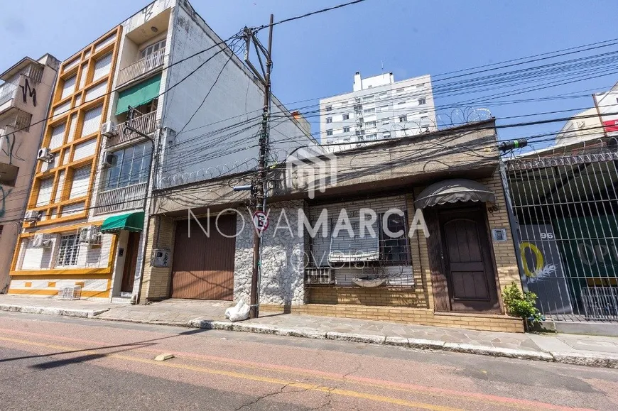 Foto 1 de Casa com 5 Quartos à venda, 300m² em Santa Cecília, Porto Alegre