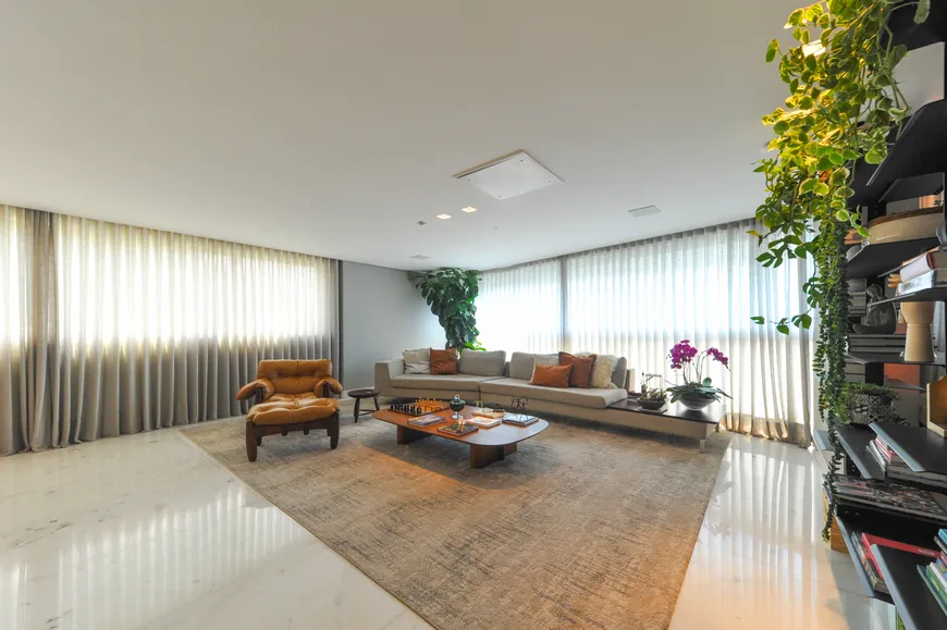 Foto 1 de Apartamento com 4 Quartos à venda, 228m² em Santa Lúcia, Belo Horizonte