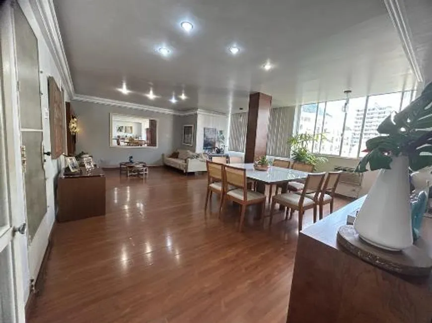 Foto 1 de Apartamento com 3 Quartos à venda, 140m² em Copacabana, Rio de Janeiro