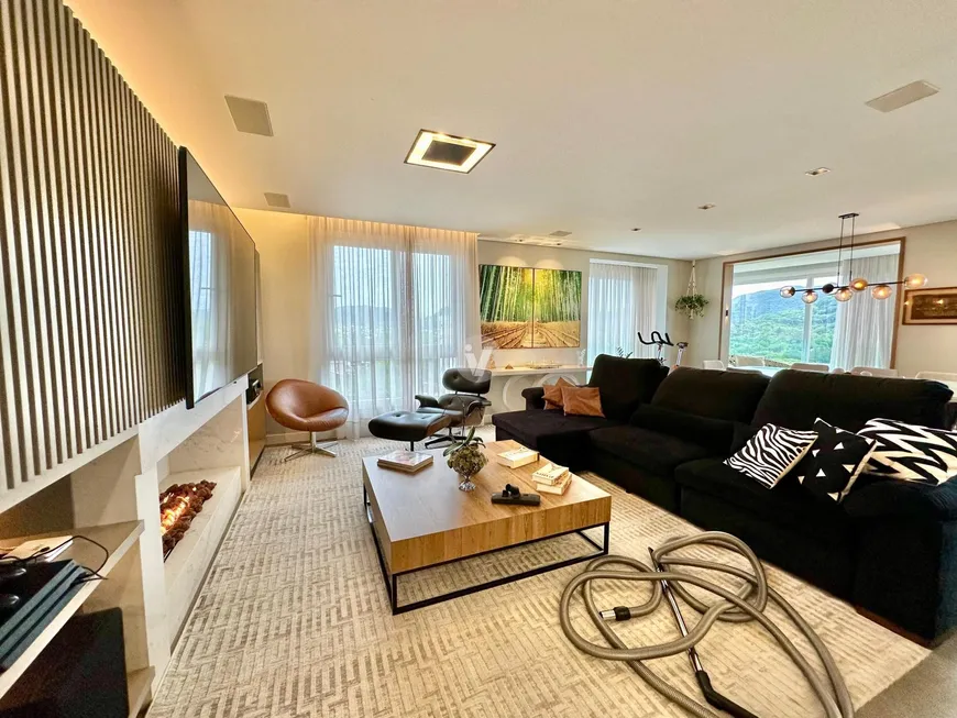 Foto 1 de Apartamento com 3 Quartos à venda, 227m² em Km 3, Santa Maria