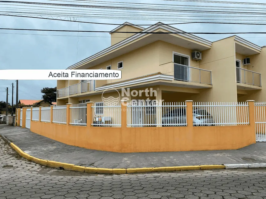 Foto 1 de Sobrado com 3 Quartos à venda, 101m² em Salinas, Balneário Barra do Sul