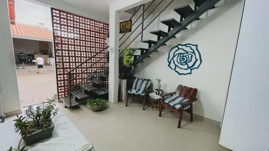 Foto 1 de Casa com 3 Quartos à venda, 245m² em Santa Mônica, Uberlândia