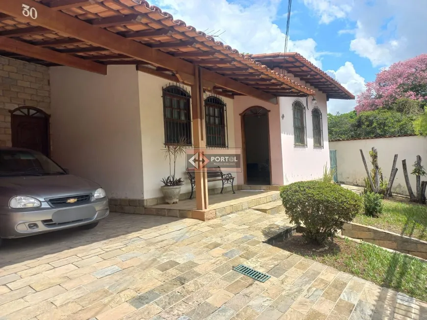 Foto 1 de Casa com 4 Quartos à venda, 360m² em Itapoã, Belo Horizonte