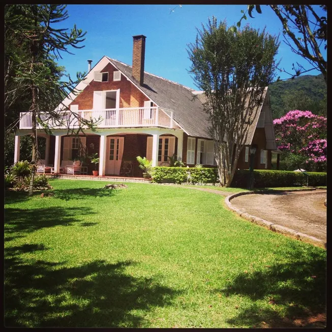 Foto 1 de Casa de Condomínio com 8 Quartos à venda, 500m² em Fazenda Inglesa, Petrópolis