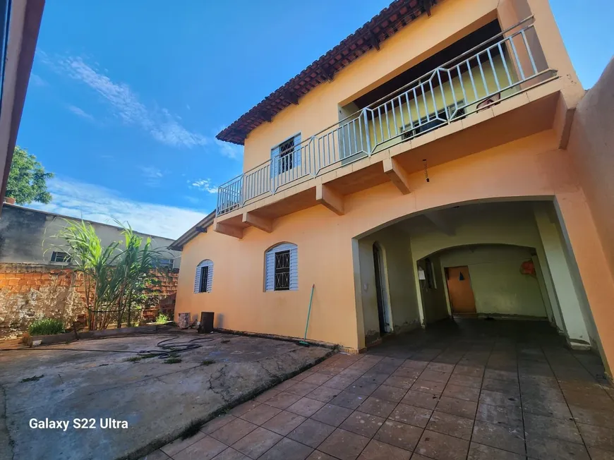 Foto 1 de Sobrado com 4 Quartos à venda, 185m² em Recreio Panorama, Goiânia