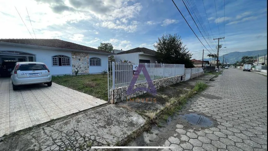 Foto 1 de Casa com 4 Quartos à venda, 170m² em Carianos, Florianópolis