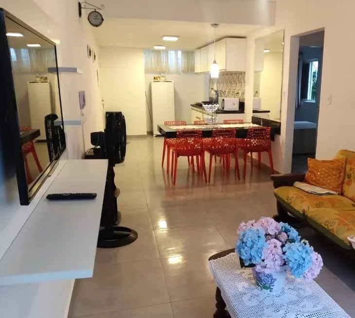 Foto 1 de Apartamento com 2 Quartos para alugar, 60m² em Vila Alzira, Guarujá