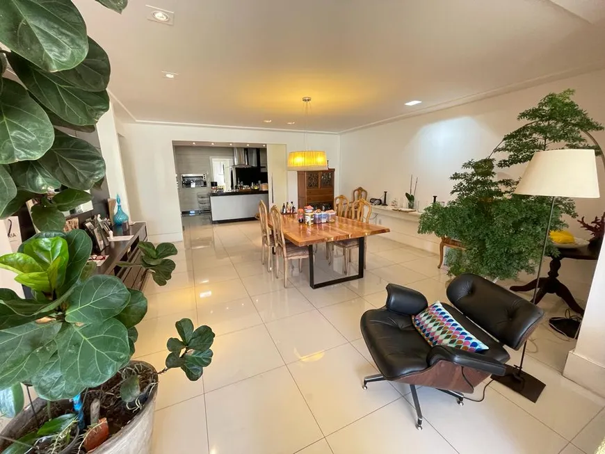 Foto 1 de Apartamento com 4 Quartos à venda, 220m² em Praia do Canto, Vitória