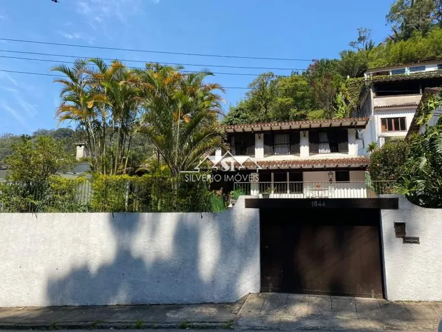 Foto 1 de Casa com 4 Quartos à venda, 375m² em Castelanea, Petrópolis