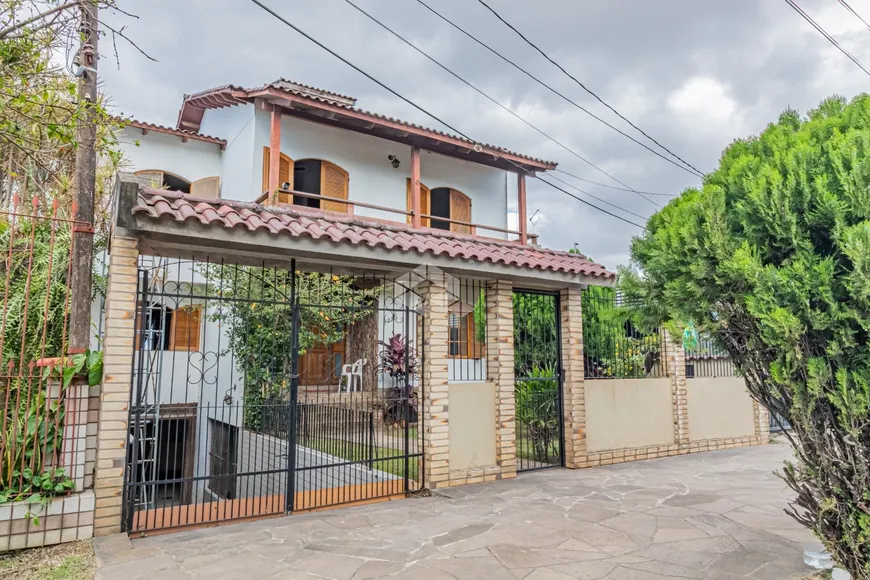 Foto 1 de Casa com 4 Quartos à venda, 258m² em Santa Fé, Porto Alegre