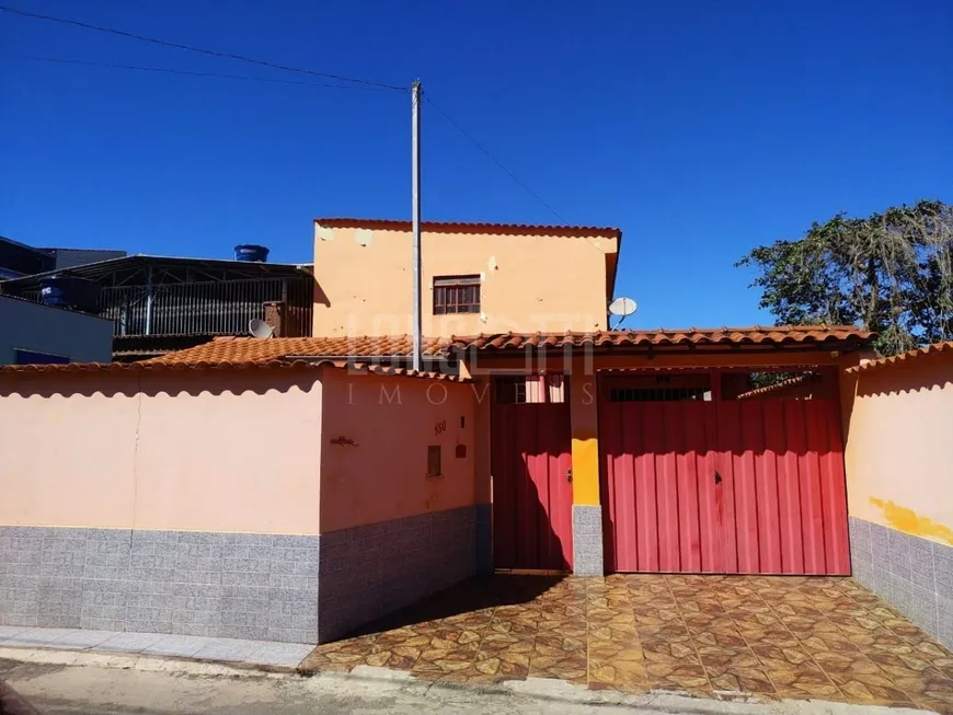 Foto 1 de Casa com 3 Quartos à venda, 200m² em Cohab, São João Del Rei