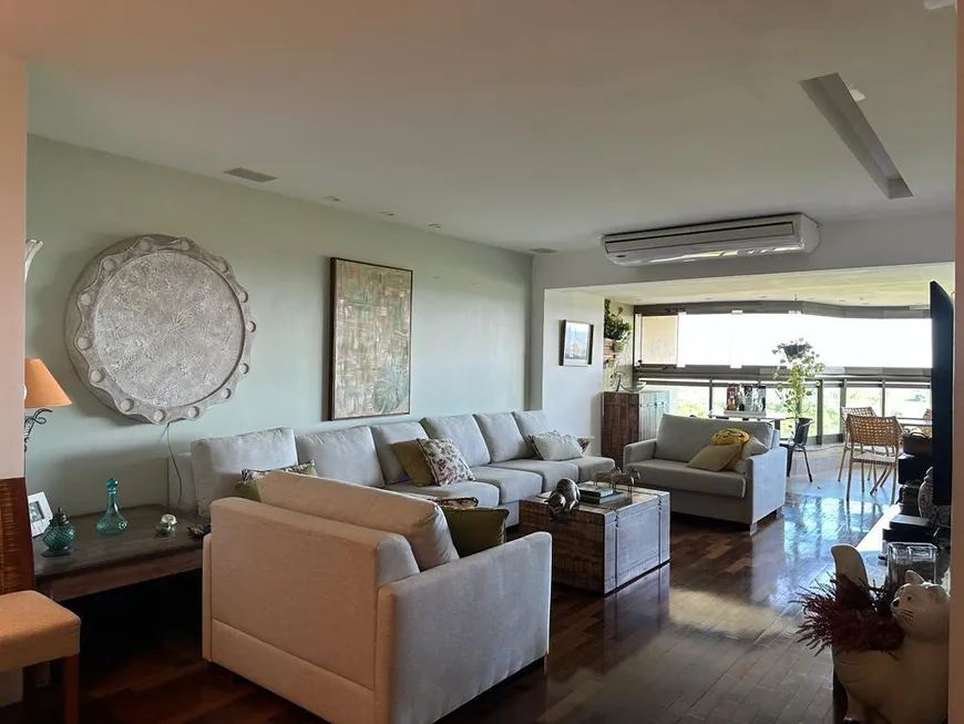 Foto 1 de Apartamento com 3 Quartos à venda, 160m² em Barra da Tijuca, Rio de Janeiro