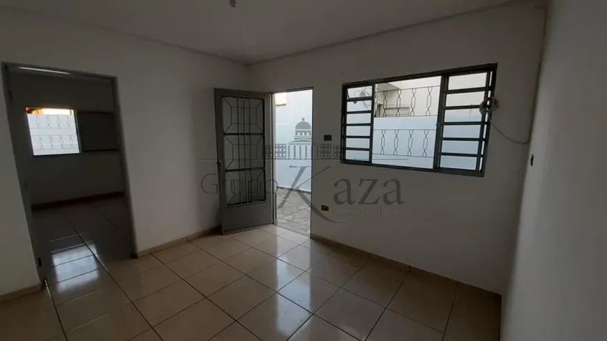 Foto 1 de Casa com 2 Quartos à venda, 57m² em Vila Aprazivel, Jacareí