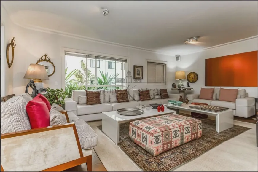 Foto 1 de Apartamento com 3 Quartos à venda, 210m² em Indianópolis, São Paulo