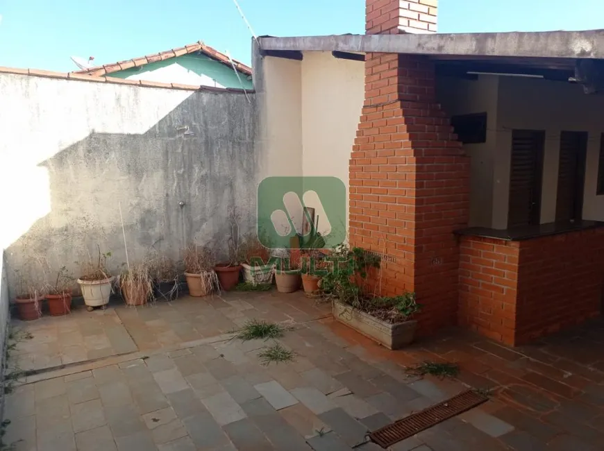 Foto 1 de Casa com 2 Quartos à venda, 170m² em Cidade Jardim, Uberlândia