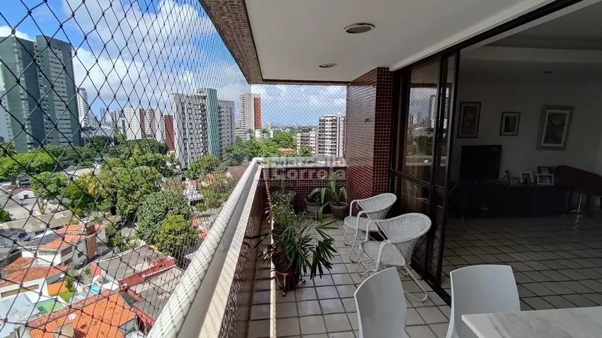 Foto 1 de Apartamento com 4 Quartos à venda, 180m² em Casa Forte, Recife