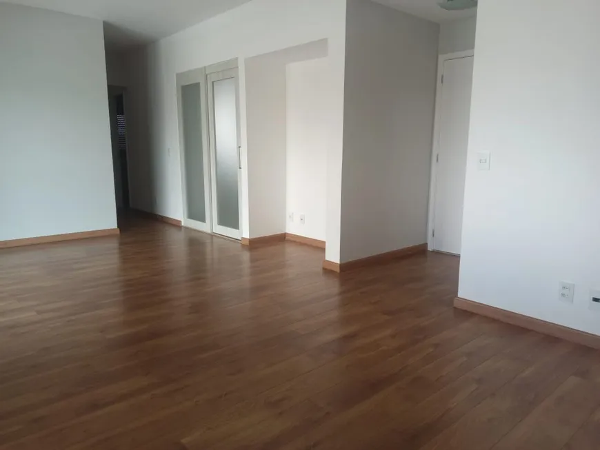 Foto 1 de Apartamento com 3 Quartos para alugar, 110m² em Centro, Campinas