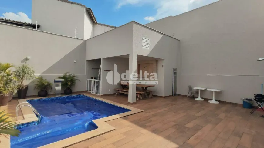 Foto 1 de Casa com 4 Quartos para alugar, 320m² em Jardim Karaíba, Uberlândia