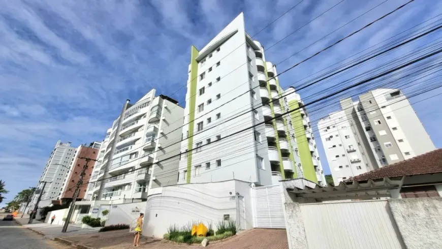 Foto 1 de Apartamento com 2 Quartos para alugar, 75m² em Atiradores, Joinville