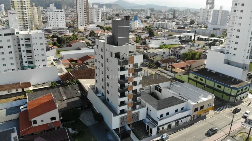 Foto 1 de Apartamento com 2 Quartos à venda, 70m² em Vila Operaria, Itajaí