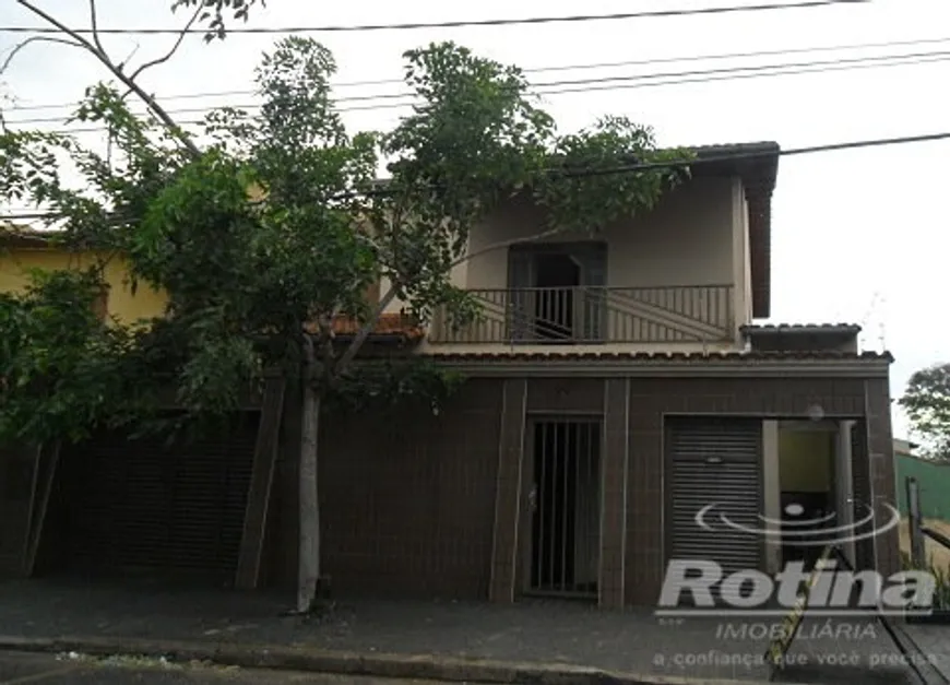 Foto 1 de Casa com 4 Quartos à venda, 470m² em Umuarama, Uberlândia