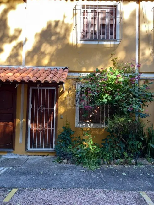 Foto 1 de Casa de Condomínio com 2 Quartos à venda, 57m² em Ipanema, Porto Alegre