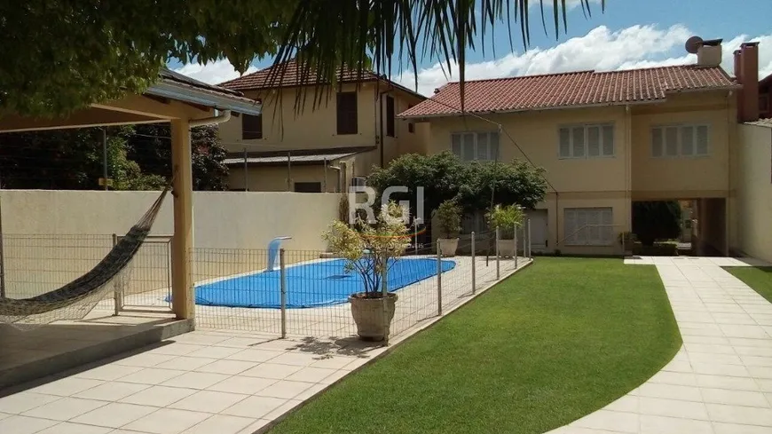 Foto 1 de Casa com 4 Quartos à venda, 299m² em Medianeira, Porto Alegre