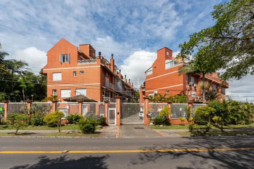 Foto 1 de Casa de Condomínio com 4 Quartos à venda, 252m² em Vila Assunção, Porto Alegre